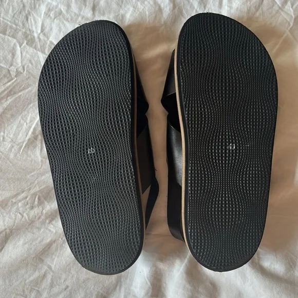 Like new - Alohas Leather Marshmallow Sandals - Picture 8 of 10